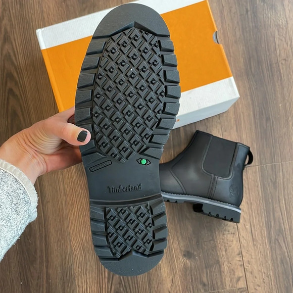 Timberland | Men’s Larchmont Chelsea Boots - Picture 2 of 6